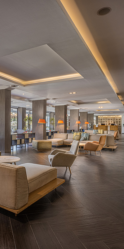  Emblematic image of the reception services of the Abora Catarina by Lopesan Hotels in Playa del Inglés, Gran Canaria 